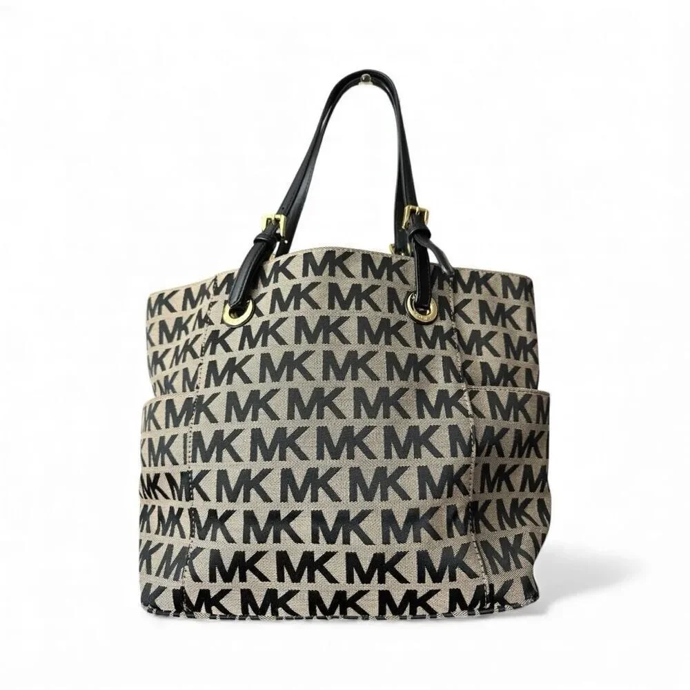 Michael Kors large compartment